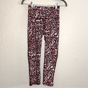 Under Armour Women’s XS Compression 19” Capris Activewear Tights - Burgundy